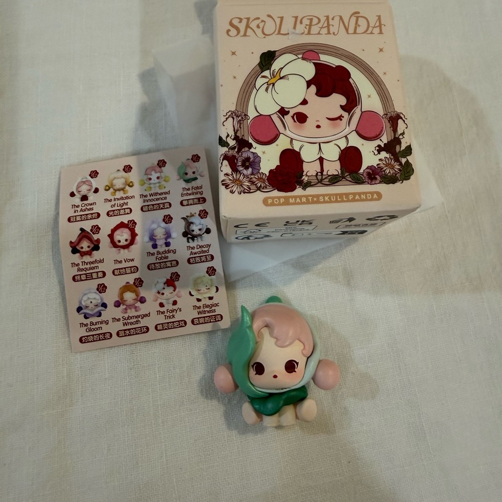 Pop Mart Skullpanda Popbean Petals in Four Acts Series fatal entwining - Picture 2 of 2